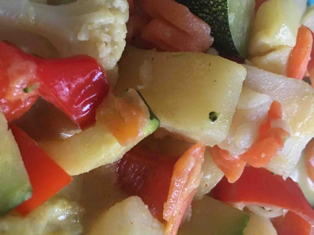 Gemüsecurry mit Cocosmilch und Basmatireis, dazu bunter Linsensa | Hochgeladen von: michir