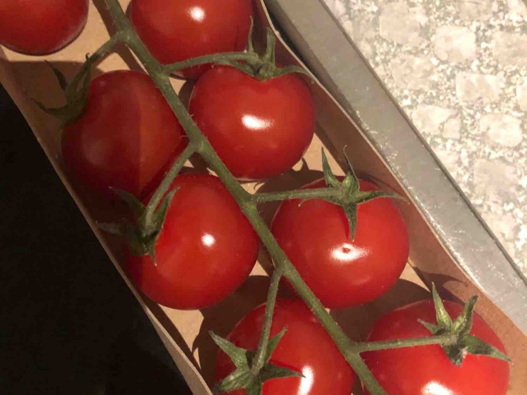 Miss Perfect Tomaten  von julieangre | Hochgeladen von: julieangre