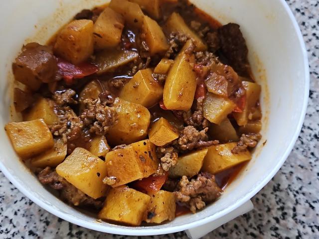 Bauerntopf, mit Hackfleisch, Kartoffeln, Karotten und Paprik von | Hochgeladen von: Dieter 4465 Bauerntopf, mit Hackfleisch, Kartoffeln, Karotten und Paprik von | Hochgeladen von: Dieter 4465