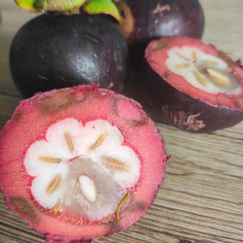 Mangosteen von WaltraudK | Hochgeladen von: WaltraudK