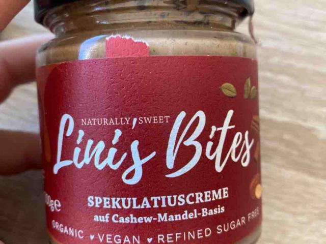 Linus bites Spekulatius, vegan by Selinavoelk | Uploaded by: Selinavoelk