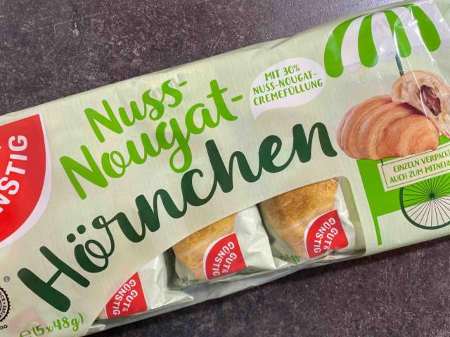 Nuss-Nougat Hörnchen, Mit 30% Nuss-Nougat-Cremefüllung von maren | Hochgeladen von: marenha