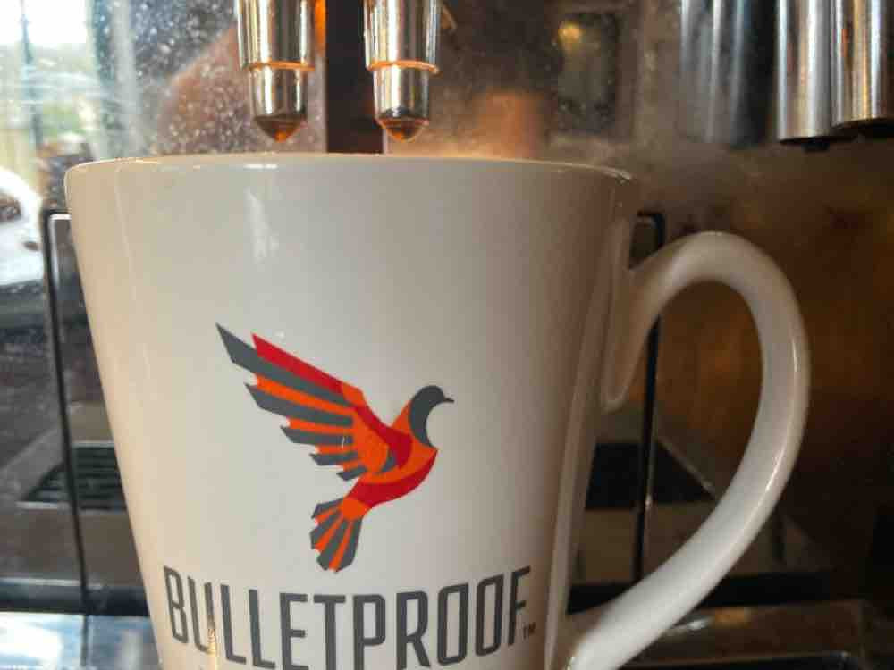 Bulletproof Kaffee, 400 ml Kaffee, 20 g Weidebutter, 15 g Kokosö | Hochgeladen von: TorstenRogge