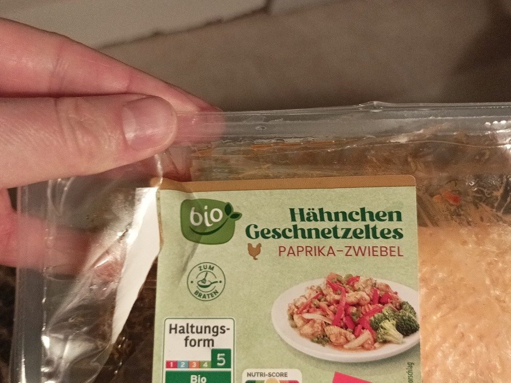 Hochgeladen von: moetreatsia