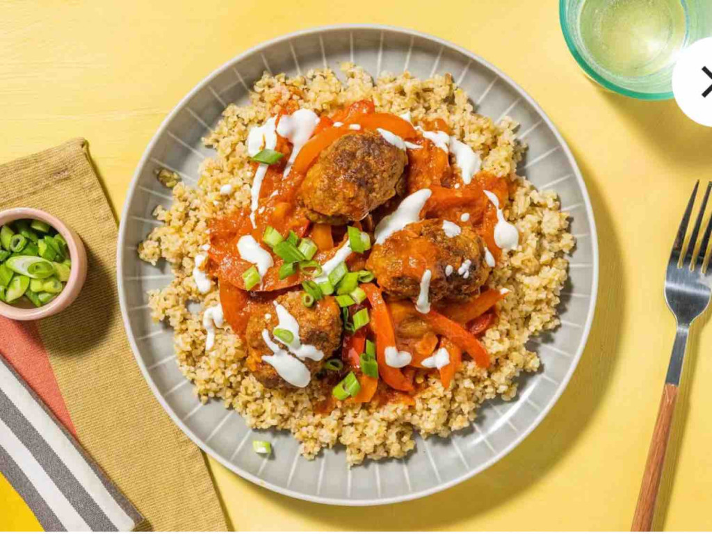 Rinderhackfleisch-Köfte auf Bulgur, Tomaten-Paprika-Soße von JaS | Hochgeladen von: JaStef