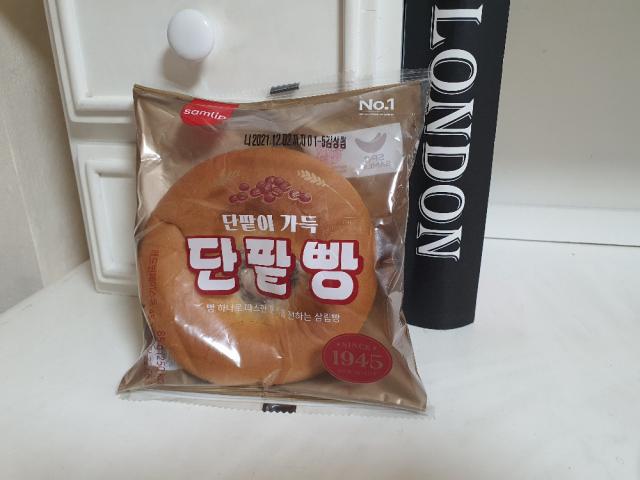 Red Bean Bread, 단팥빵 by Anni-Banani | Uploaded by: Anni-Banani