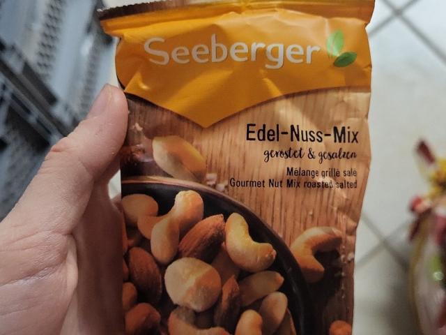 Hochgeladen von: lxni.ftl Hochgeladen von: lxni.ftl