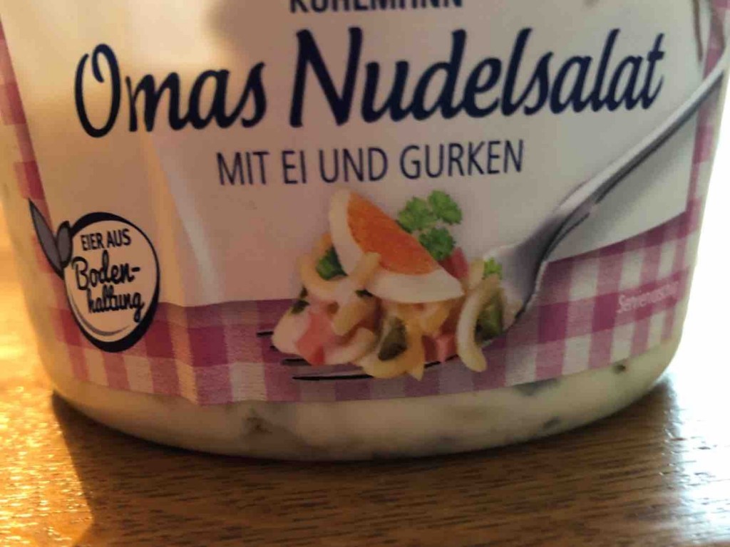Omas Nudelsalat, mit Geflügelfleischsalatgtundlage, Ei und Gurke | Hochgeladen von: mikbey