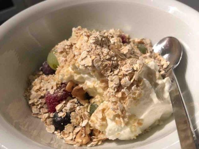 Müsli mit Obst und Haferflocken, Joghurt (15g Fett) von AHaecker | Hochgeladen von: AHaecker