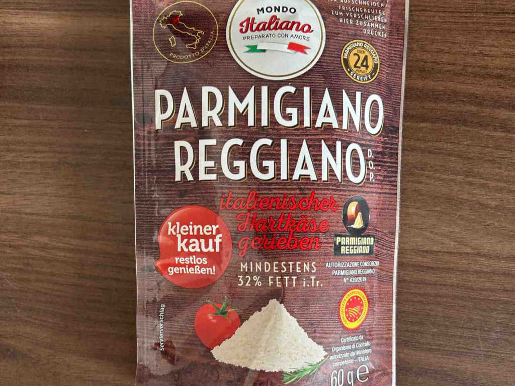 Parmigiano Reggiano, italienischer Hartkäse gerieben von milenav | Hochgeladen von: milenavaleska