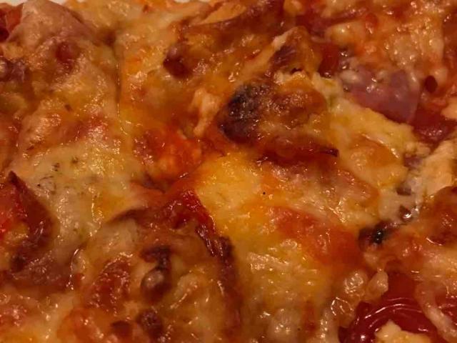 Pizza Salami Schinken von BlackandBlue | Uploaded by: BlackandBlue
