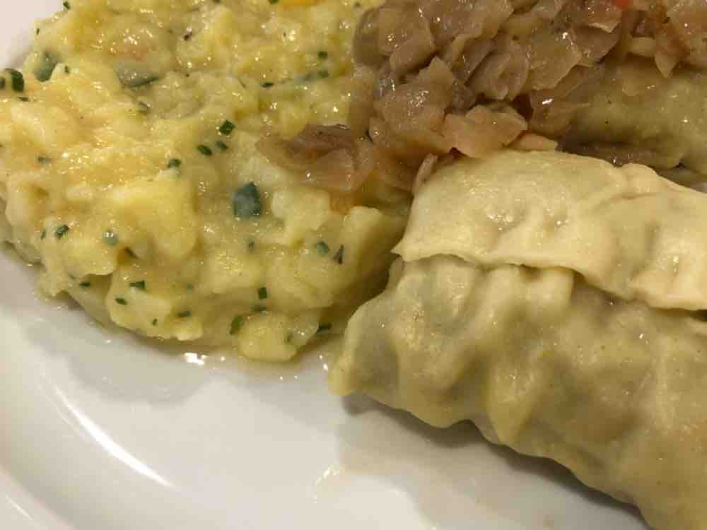 Maultaschen aus der Brühe, mit geschmelzten Zwiebeln und Kartoff | Hochgeladen von: Rummel