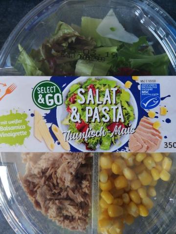 Thunfisch-Mais-Salat auf Nudeln, mit weißer Balsamico-Vinaigrett | Hochgeladen von: M. N