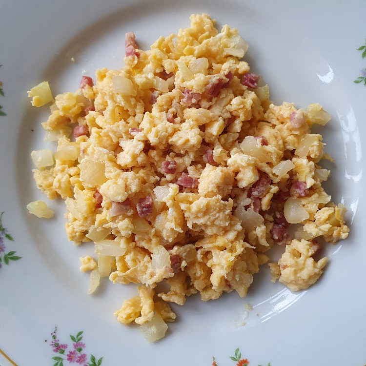 Selbstgemacht, Rührei, Mit 1,5 % Milch, Schinkenwürfel u.Zwiebel ...