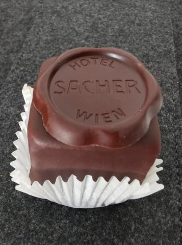 Original Sacher Würfel  von RejaCraven | Hochgeladen von: RejaCraven