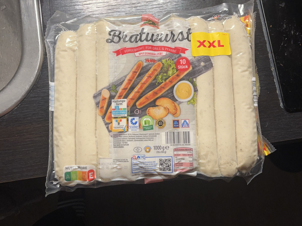 Bratwurst by jljamora | Hochgeladen von: jljamora Bratwurst by jljamora | Hochgeladen von: jljamora