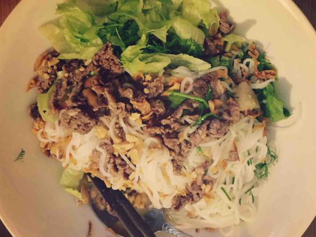 Bun Bo Nam Bo, Reisnudeln mit Salat und Rindfleisch von Duci | Uploaded by: Duci