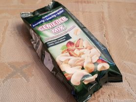 Genießer Mix mit 4 kernigen Snack-Zutaten, Nüsse | Hochgeladen von: walker59