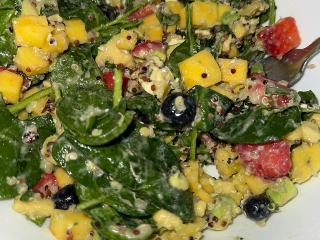Gesunder Salat mit Früchten und Quinoa von KleinNmo | Hochgeladen von: KleinNmo Gesunder Salat mit Früchten und Quinoa von KleinNmo | Hochgeladen von: KleinNmo