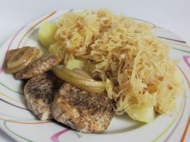 Kartoffeln, Sauerkraut und Schnitzelchen | Hochgeladen von: Pinkzessin