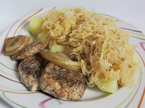 Kartoffeln, Sauerkraut und Schnitzelchen | Hochgeladen von: Pinkzessin