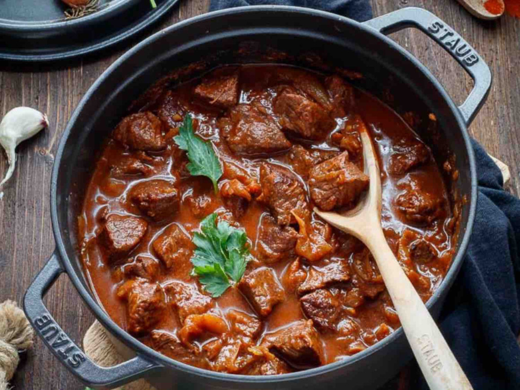 Rindergulasch von Annikxax | Hochgeladen von: Annikxax Rindergulasch von Annikxax | Hochgeladen von: Annikxax