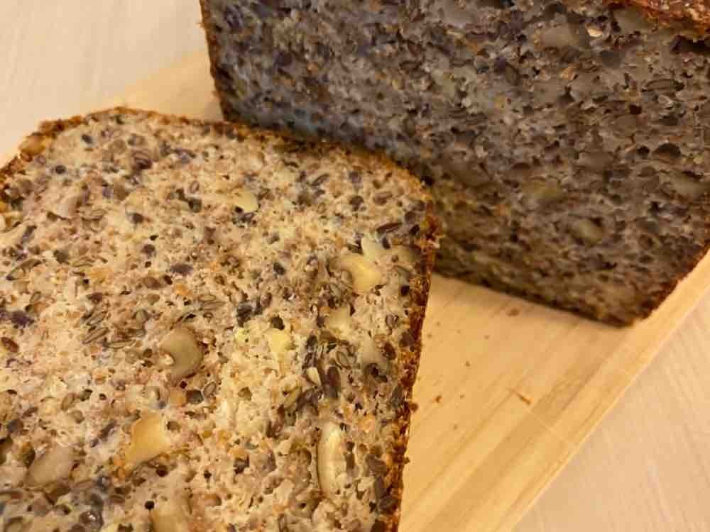 Eiweiß Brot mit Walnüssen, Leinsamen und Pinienkernen von etti13 | Hochgeladen von: etti135
