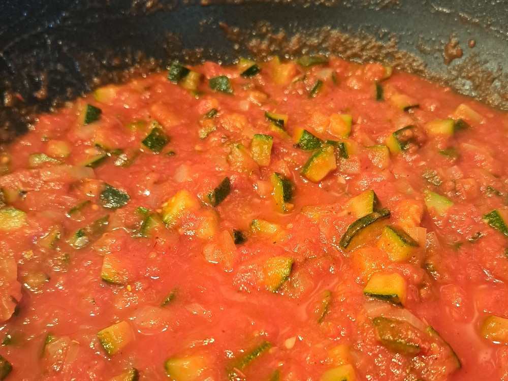 Zucchini-Tomaten-Sauce von wiebkewb | Hochgeladen von: wiebkewb Zucchini-Tomaten-Sauce von wiebkewb | Hochgeladen von: wiebkewb