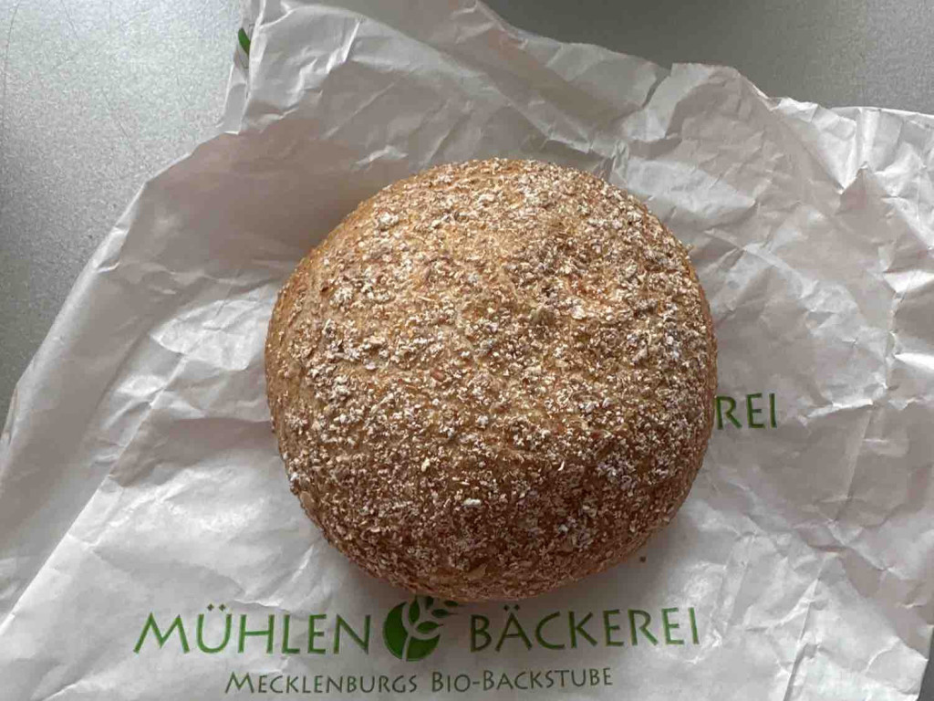 Vollkornbrötchen bemehlt von MaggieRose | Hochgeladen von: MaggieRose