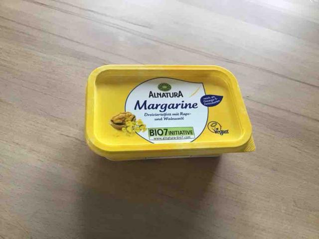 Margarine, Dreiviertelfett mit Raps- und Walnussöl von Mareia | Hochgeladen von: Mareia