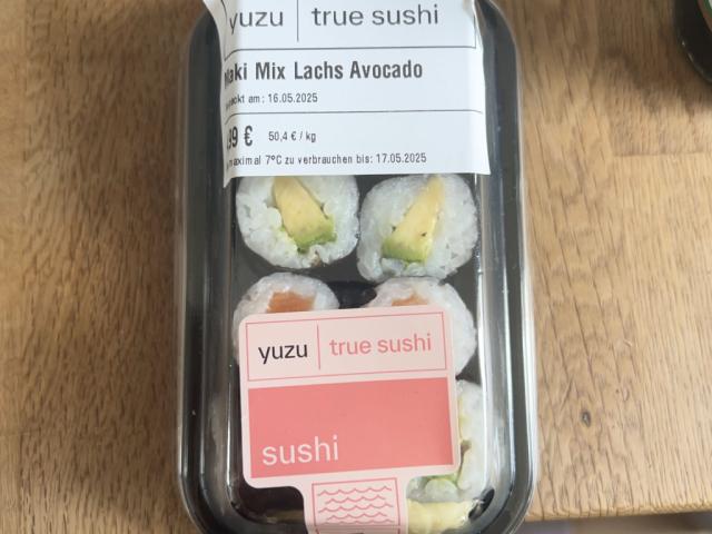 Maki mix Lachs Avocado von Käsi.i | Hochgeladen von: Käsi.i Maki mix Lachs Avocado von Käsi.i | Hochgeladen von: Käsi.i