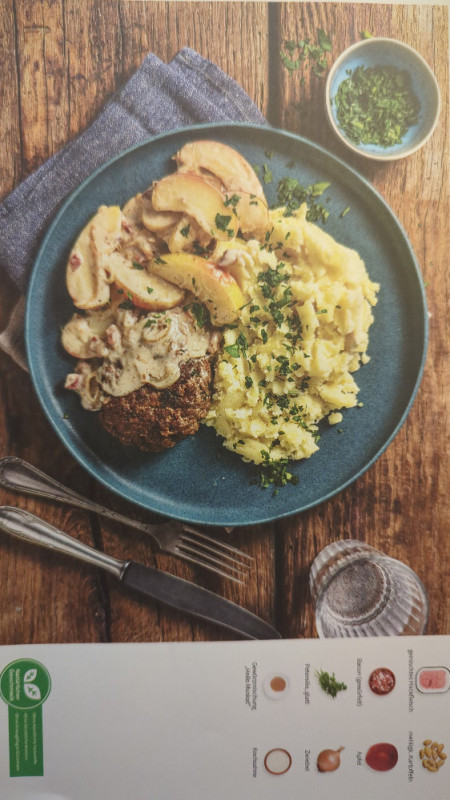 Boulette mit Apfel-Speck-Soße, dazu cremiger Kartoffelstampf von | Hochgeladen von: Corroboree