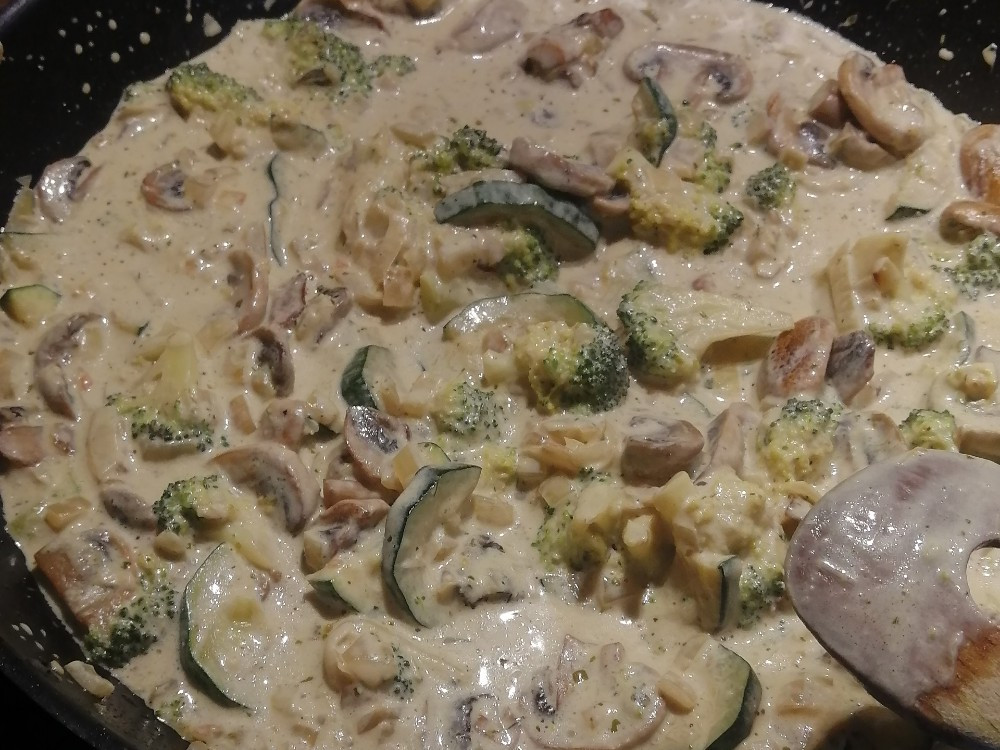 Nudeln mit Zucchini, Brokkoli und Champignons von malina_23 | Hochgeladen von: malina_23 Nudeln mit Zucchini, Brokkoli und Champignons von malina_23 | Hochgeladen von: malina_23