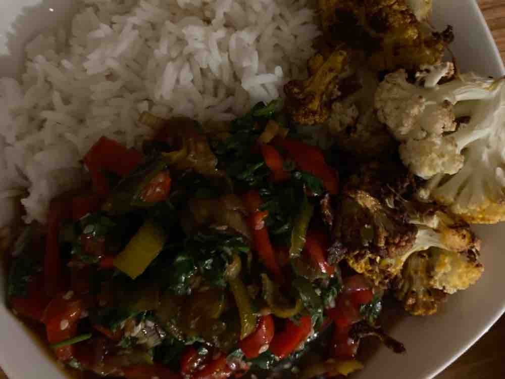 Vegane Asia-Bowl mit Röst-Blumenkohl, mit Nigella-Reis und Srira | Hochgeladen von: LukasHinz