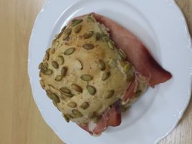 Dinkel-Kürbiskern-Brötchen mit rohem Schinken | Hochgeladen von: GGG2806