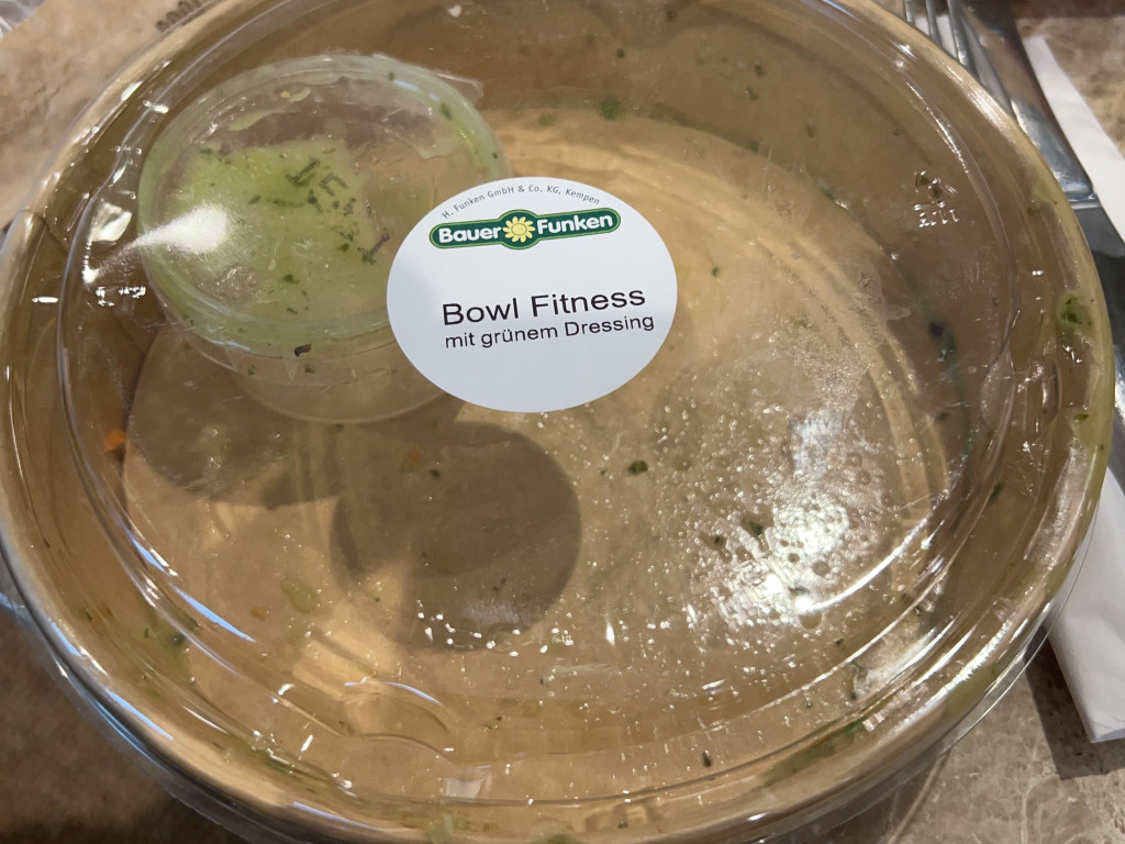 Bowl Fitness mit grünem Dressing von creomios | Hochgeladen von: creomios