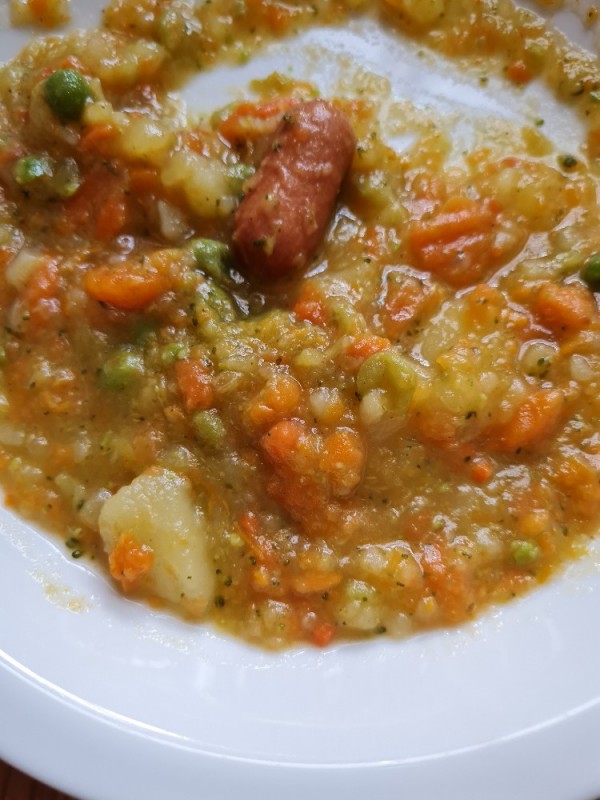 Gemüsesuppe mit Kartoffeln und Würstchen von Gsk | Hochgeladen von: Gsk