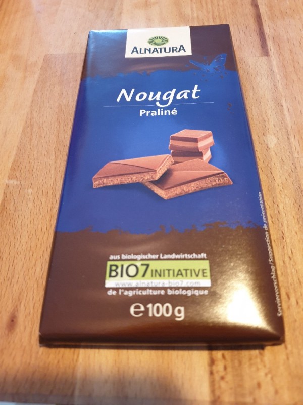 Nougat Praliné, Milchschokolade mit Haselnuss-Nougat-Füllung von | Hochgeladen von: roume