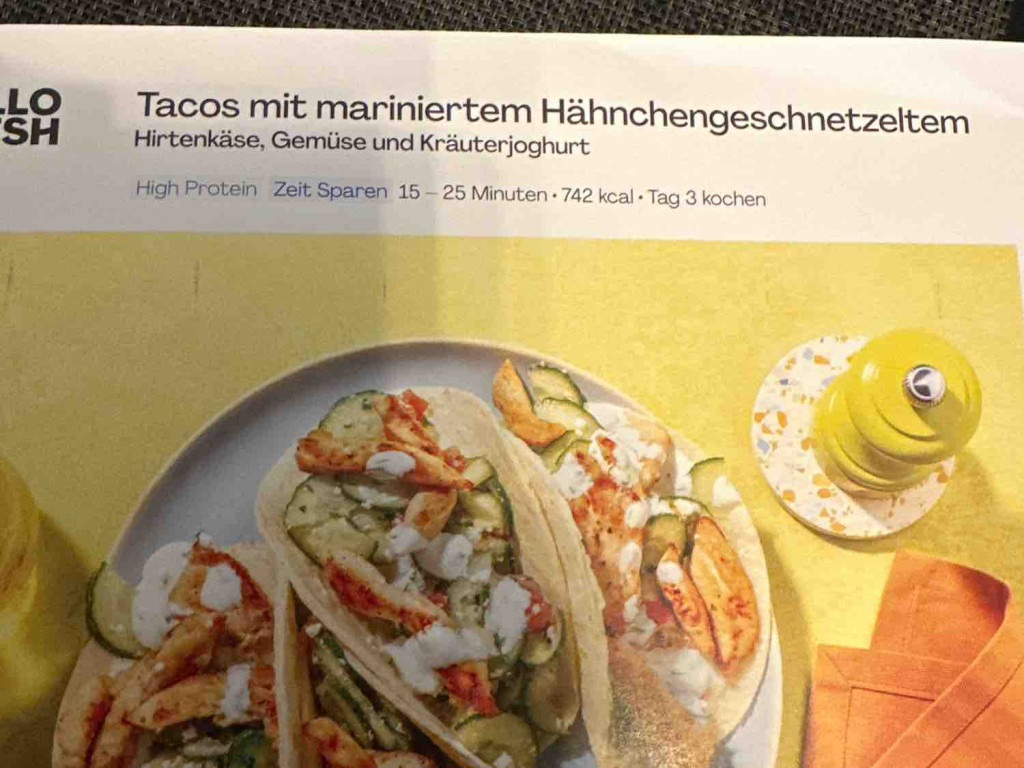 Tacos mit mariniertem Hähnchengeschnetzeltem, Hirtenkäse, Gemüse | Hochgeladen von: mcgn