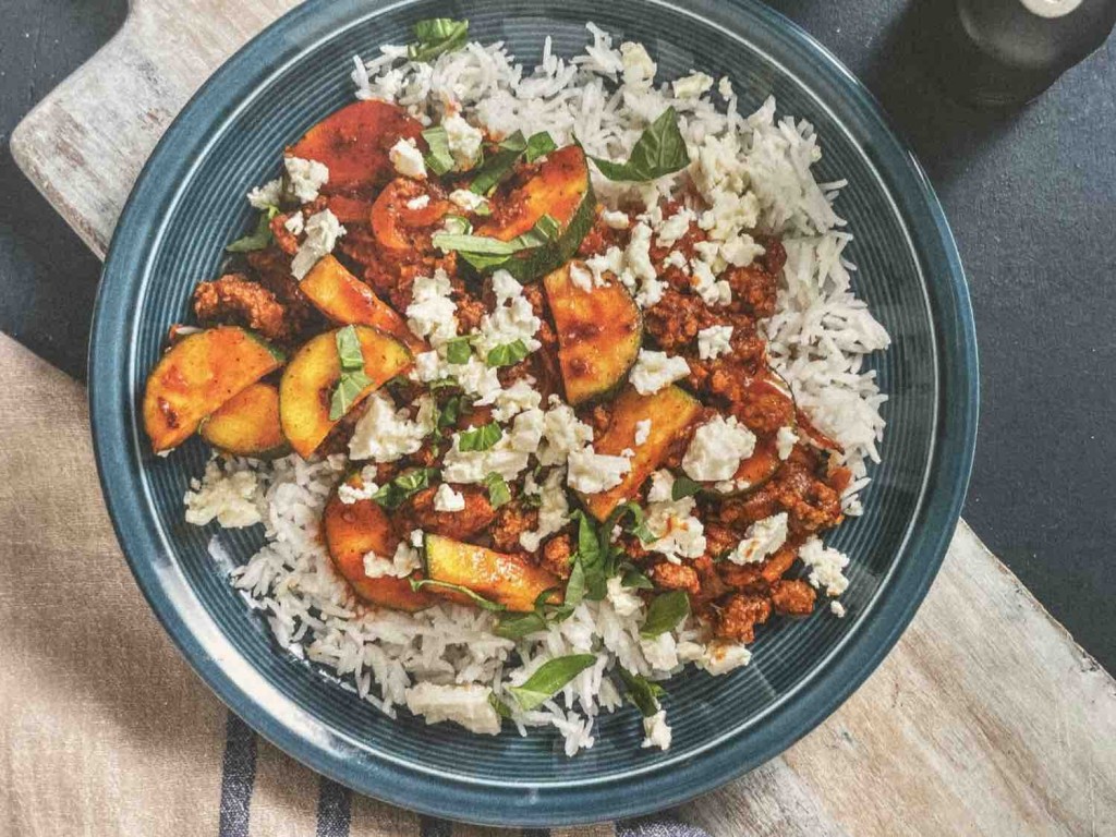 Zucchini-Rinderhackfleisch-Pfanne, mit Hirtenkäse-Bröseln und Re | Hochgeladen von: LadyLykan