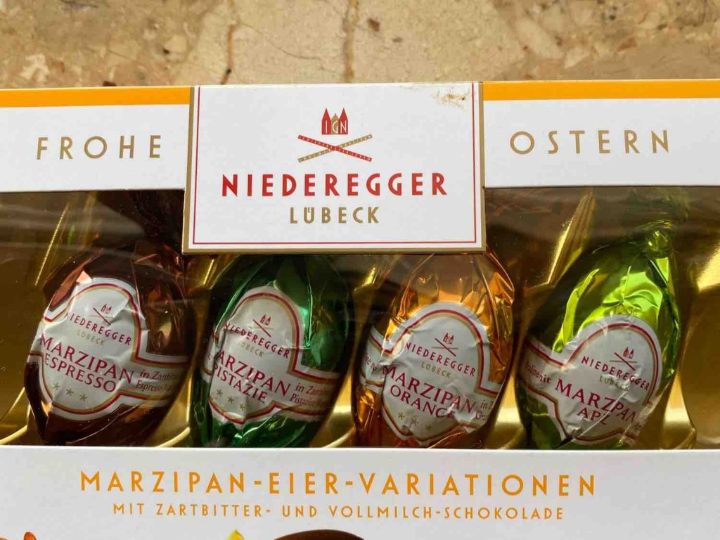 Marzipan-Eier-Variation, mit Zartbitter- und Vollmilchschokolade | Hochgeladen von: strocker
