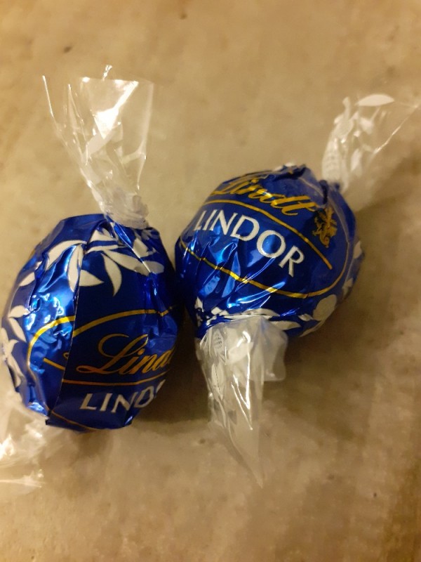 Lindor Mini Kugel Blau, Feinherbe Schokolade mit zartschmelzende | Hochgeladen von: stego8