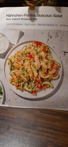 Hähnchen-Perlcouscous-Salat, mit Joghurt-Knoblauch-Dip von JanaP | Hochgeladen von: JanaP.