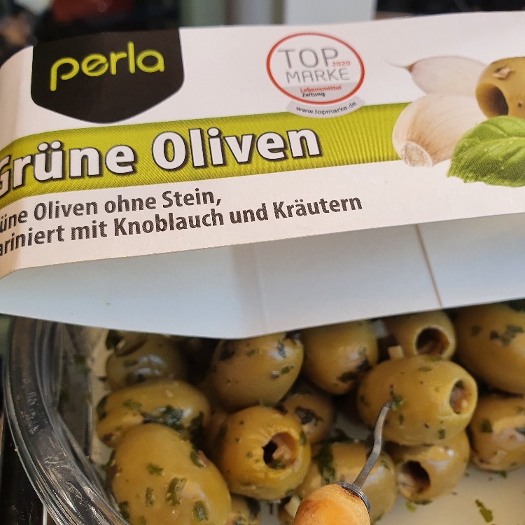grüne Oliven ohne Stein, mariniert mir Knoblauch und Kräutern vo | Hochgeladen von: jfddb