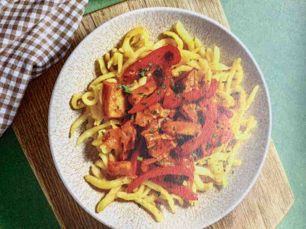 Paprikatopf mit veganen Filetstücken, dazu frischer Blattsalat v | Hochgeladen von: AnneF1101