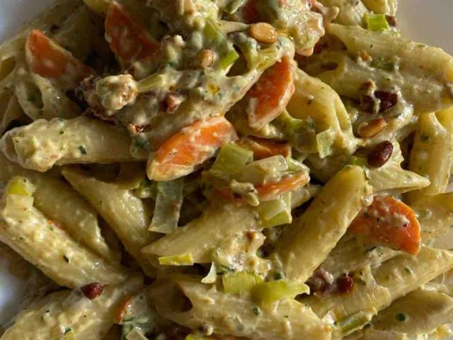 Penne mit Basilikumsoße und Ofengemüse von fietzecka | Hochgeladen von: fietzecka