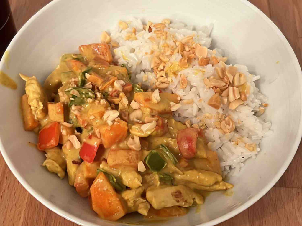 Stir Fry Hähnchen in mildem Erdnuss-Chilli-Curry von Konchma | Hochgeladen von: Konchma