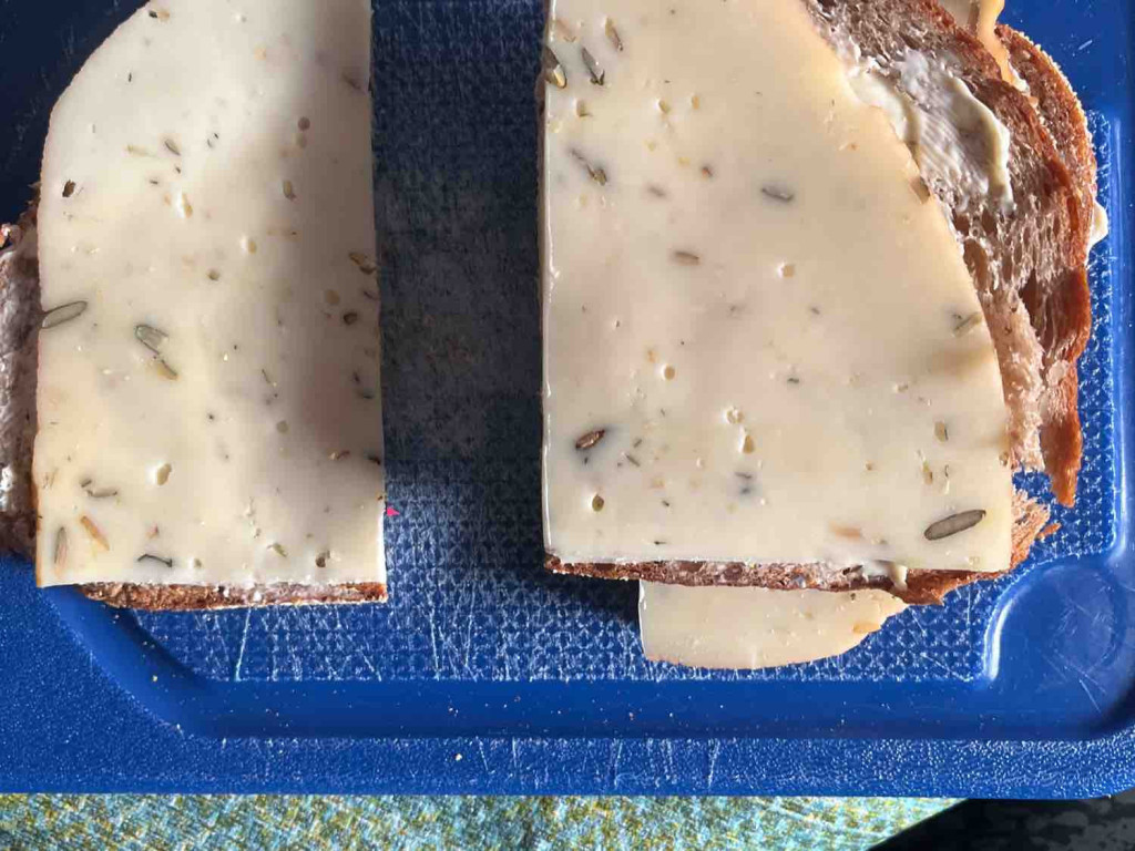 Belegtes Brot, mit Käse und Butter von diebel1 | Hochgeladen von: diebel1