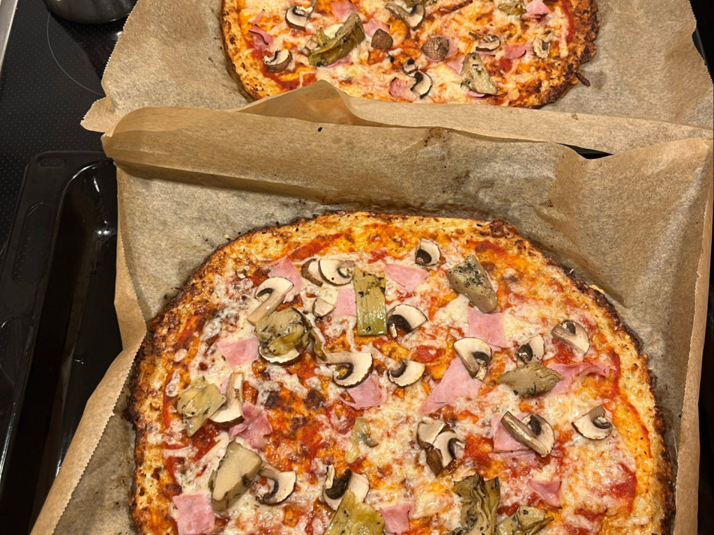 Blumenkohl Keto-Pizza, Mit Champignons, Artischocken und Schinke | Hochgeladen von: mariecherie Blumenkohl Keto-Pizza, Mit Champignons, Artischocken und Schinke | Hochgeladen von: mariecherie