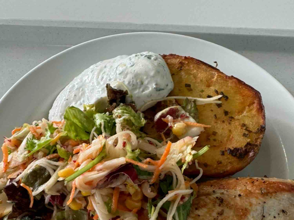 Ofenkartoffel, mit Salat und Kräuterquark von Schradinho | Hochgeladen von: Schradinho